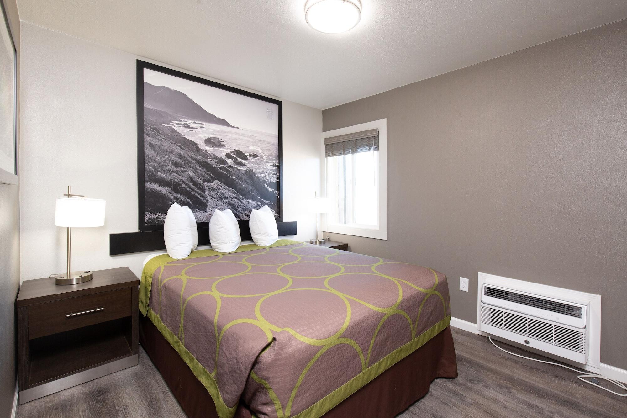 Hotel Super 8 By Wyndham 3*