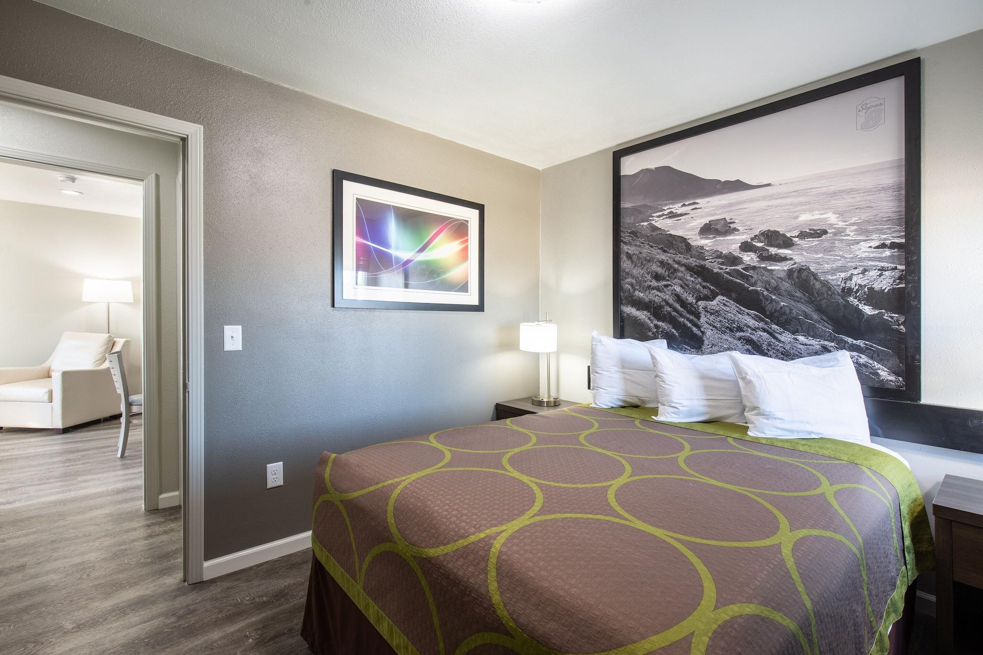 Hotel Super 8 By Wyndham 3*