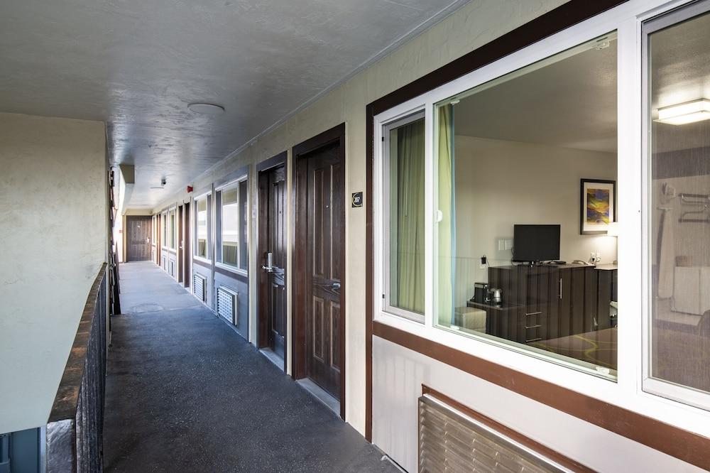 Hotel Super 8 By Wyndham 3*