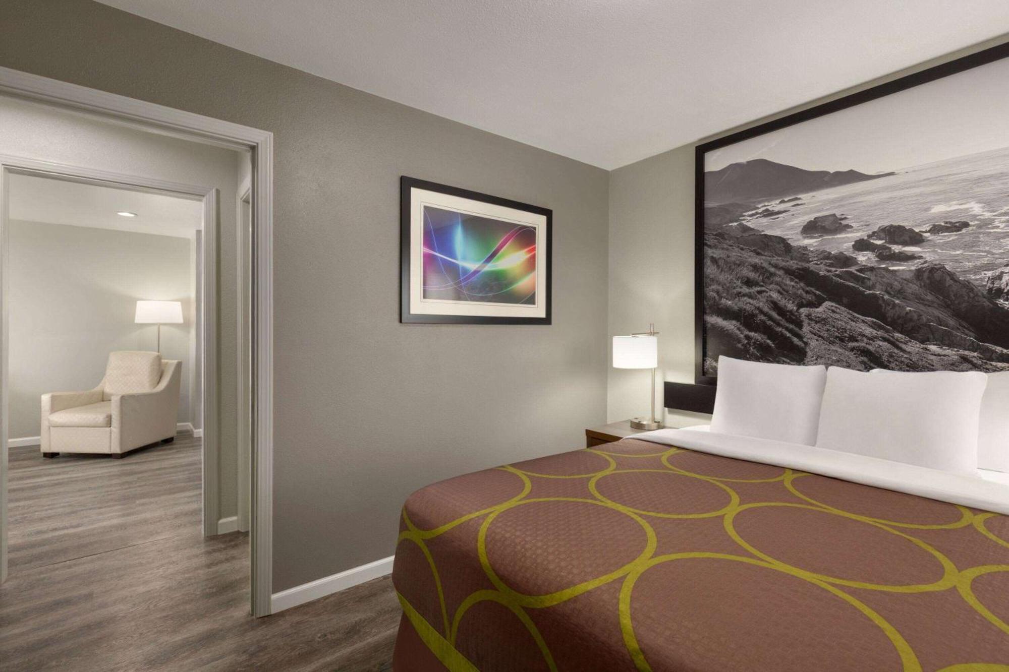 Super 8 By Wyndham Hotel 3*