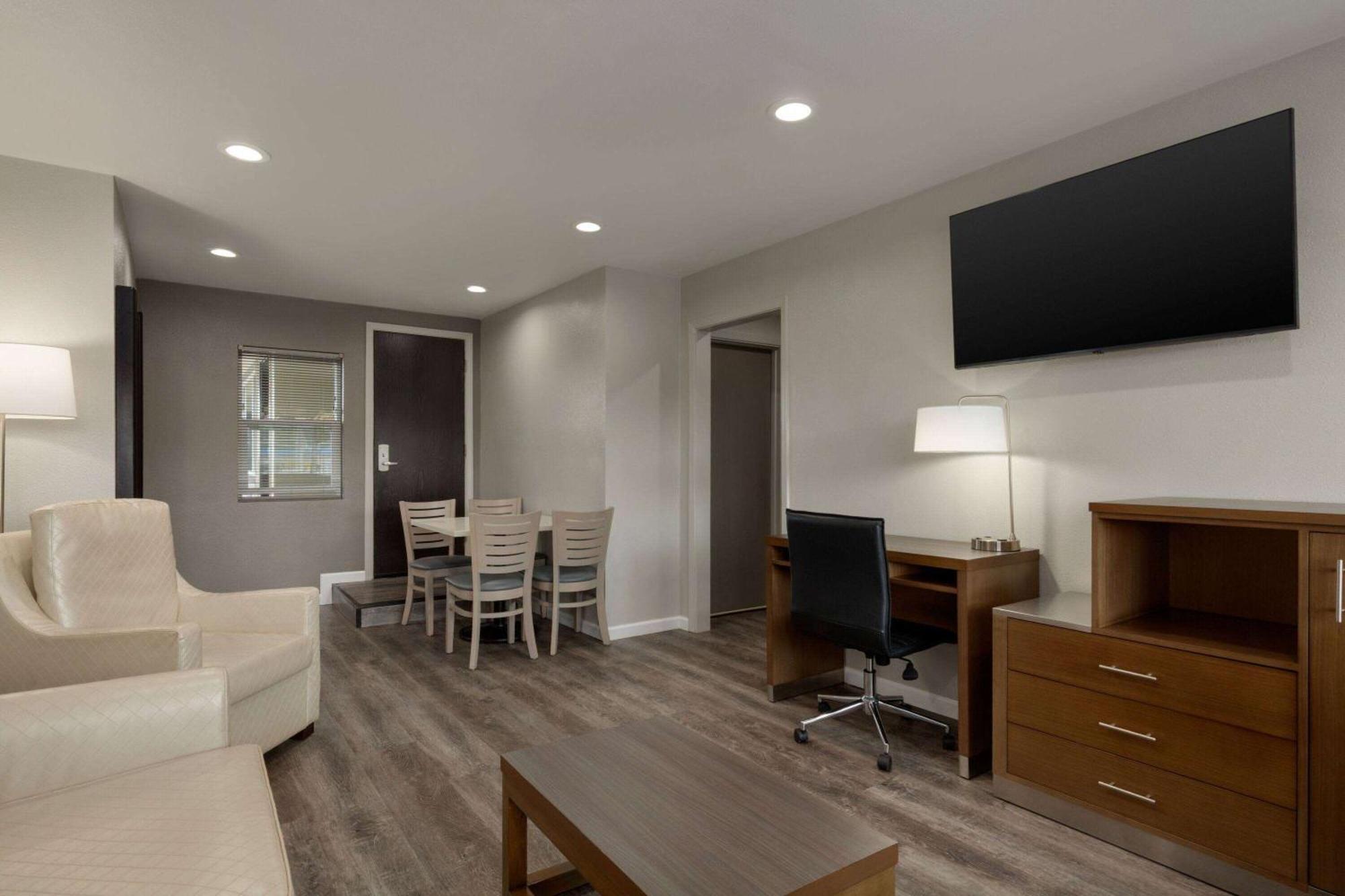 Super 8 By Wyndham